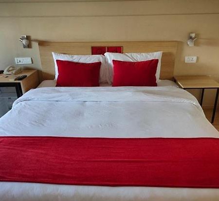 Lumis Studio Apartment Haiderabad Buitenkant foto