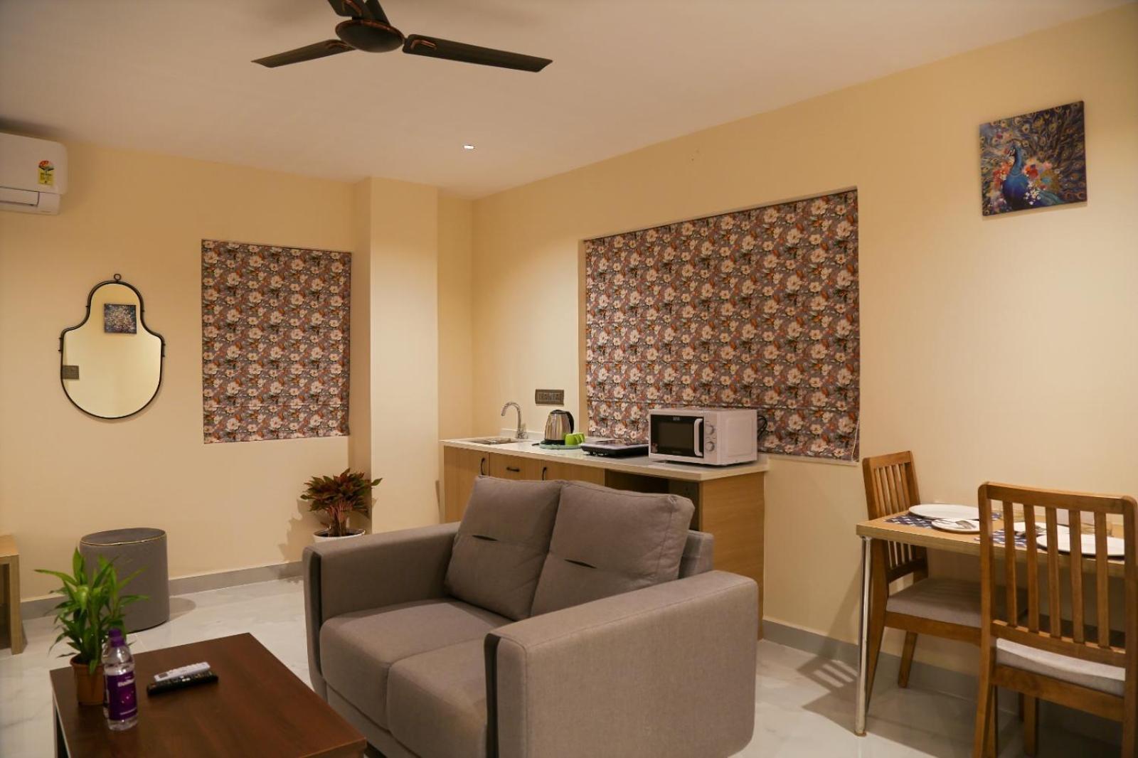 Lumis Studio Apartment Haiderabad Buitenkant foto